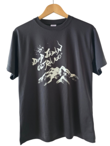 DEEP MOUNTAIN TEE（ユニセックス）